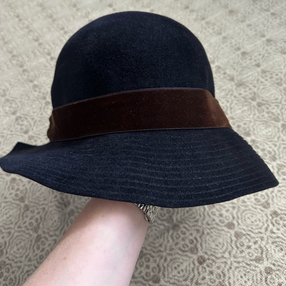Lola Hats Black Felt Fedora With Brown Velvet Ribbon - Picture 3 of 8